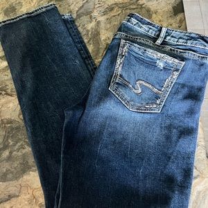 SILVER JEAN/Elyse straight - worn less a than a handful of times. Size 32” x 32”